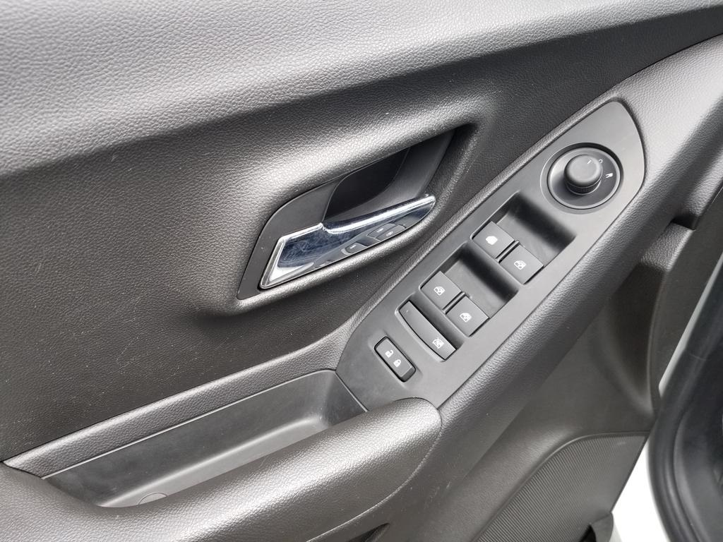 2018 Chevrolet Trax LS photo 14