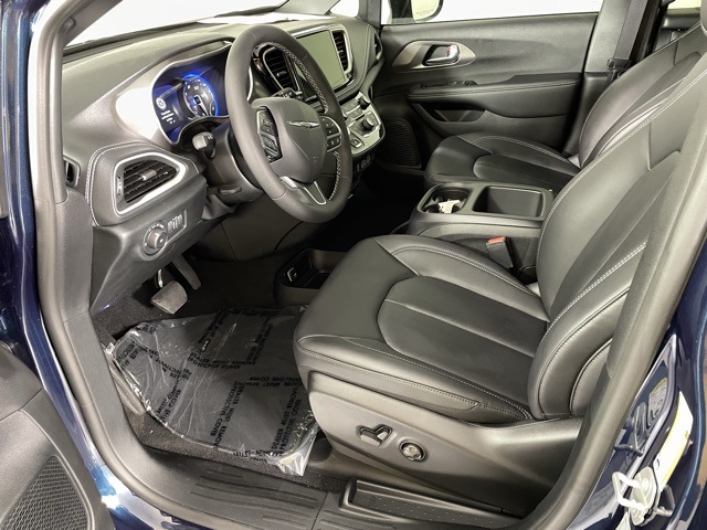2025 Chrysler Pacifica photo 18