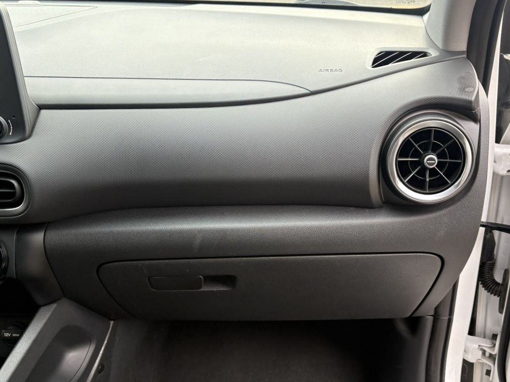 2023 Hyundai Kona SEL photo 28