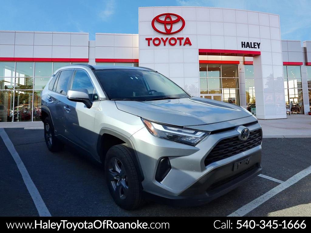2025 Toyota RAV4 XLE's photo