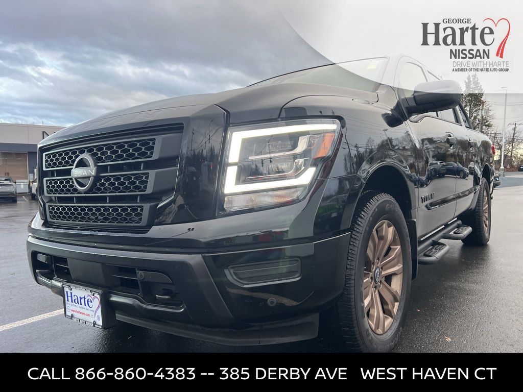 2024 Nissan Titan SV's photo