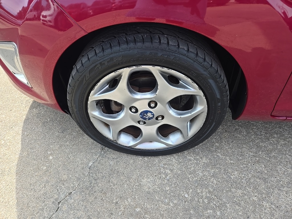 2011 Ford Fiesta SES photo 21