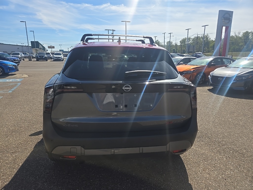 2026 Nissan Kicks SR photo 5