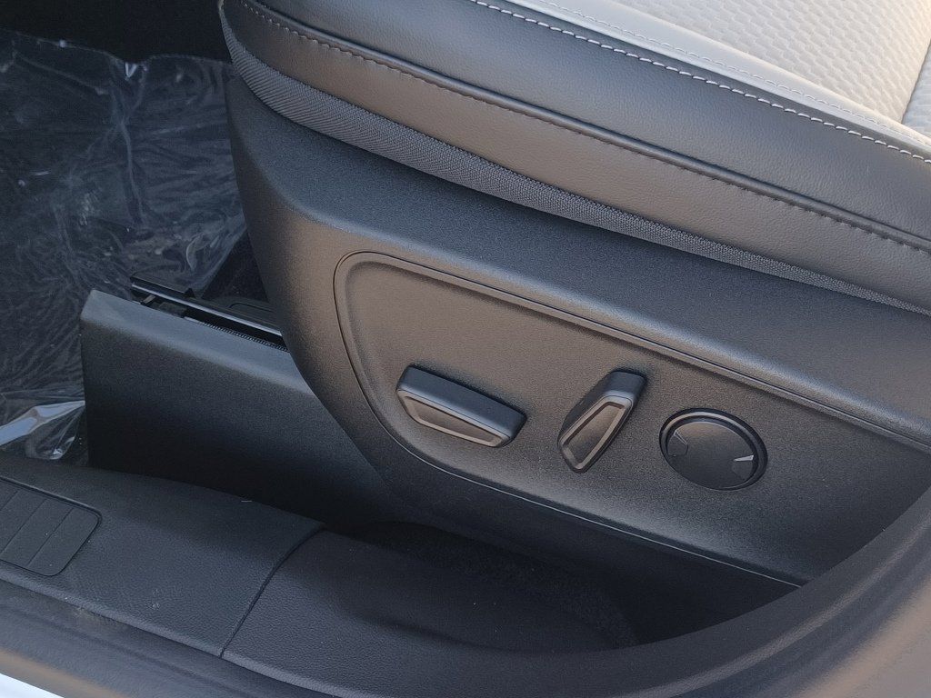 2023 Ford Escape Plug-In Hybrid photo 24