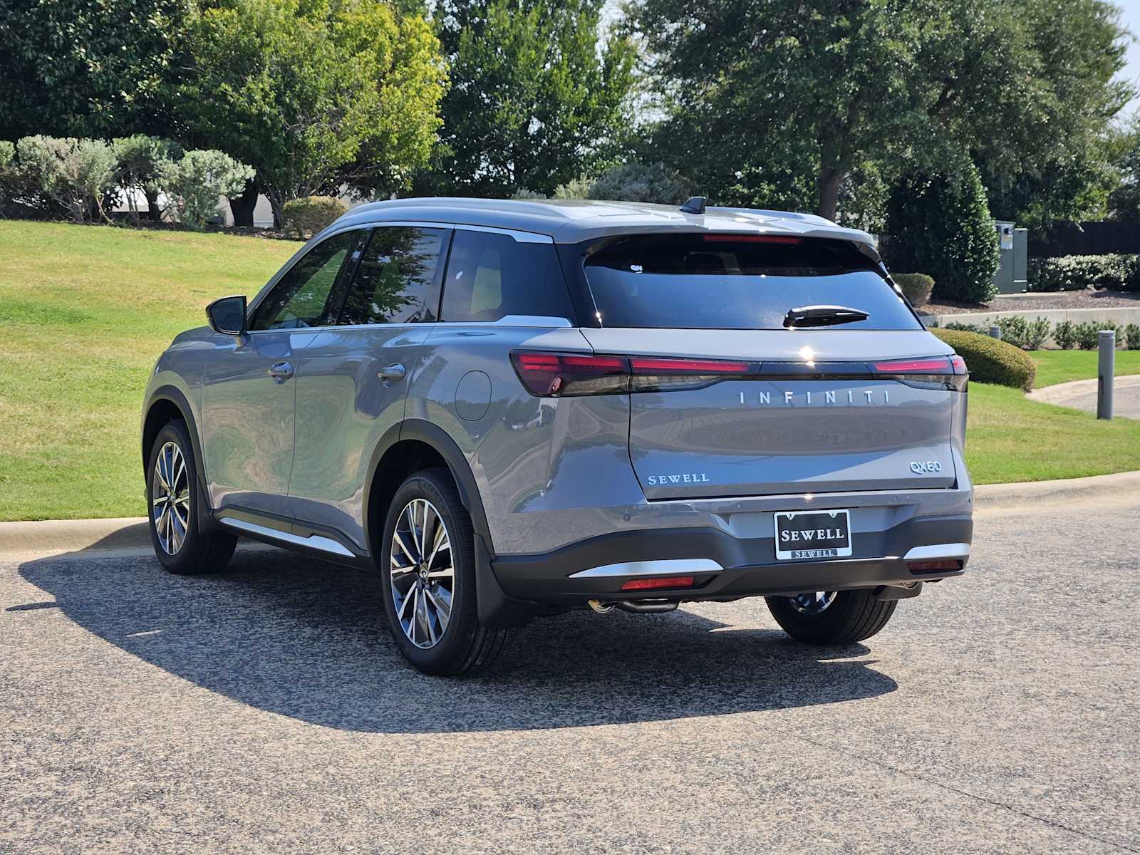 2026 Infiniti QX60 Luxe photo 3