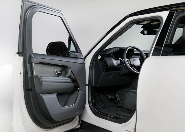 2025 Land Rover Range Rover Sport SE photo 17