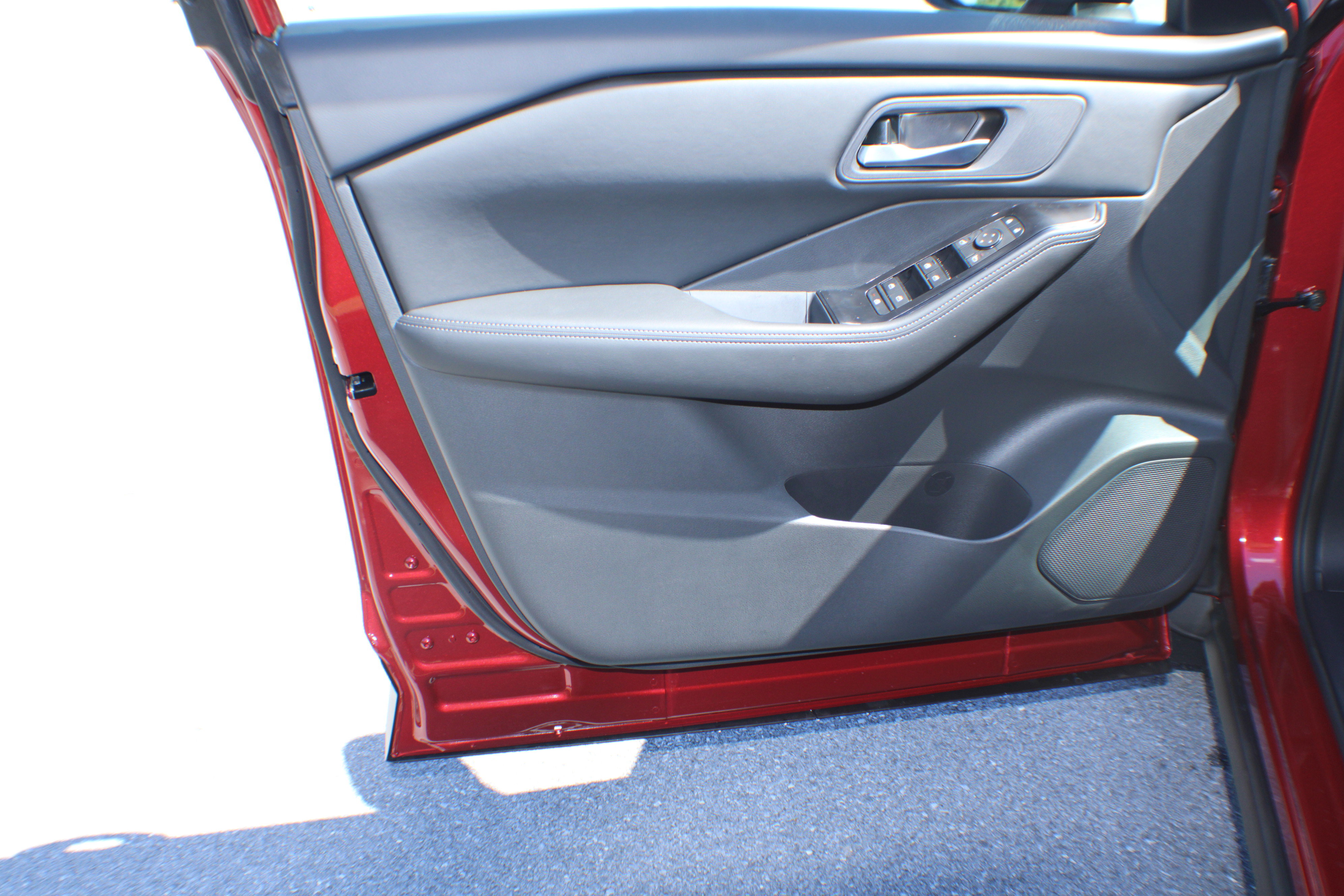 2026 Nissan Rogue SV photo 2