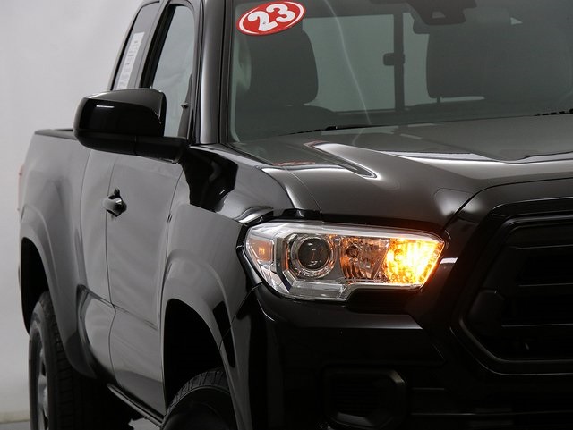 2023 Toyota Tacoma SR photo 4