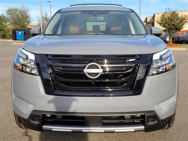 2025 Nissan Pathfinder Platinum photo 4
