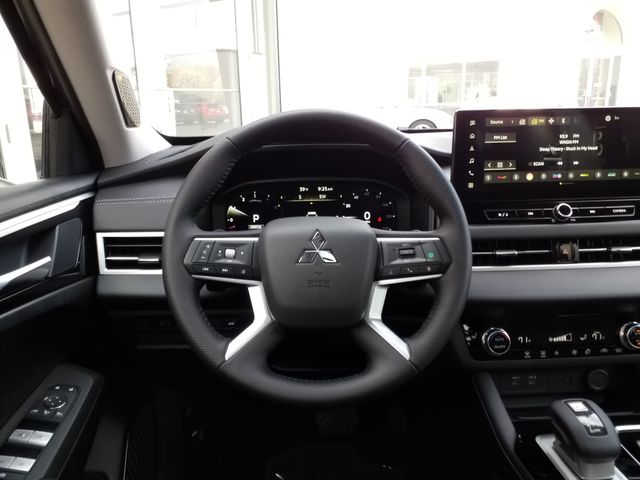 2025 Mitsubishi Outlander SE photo 10