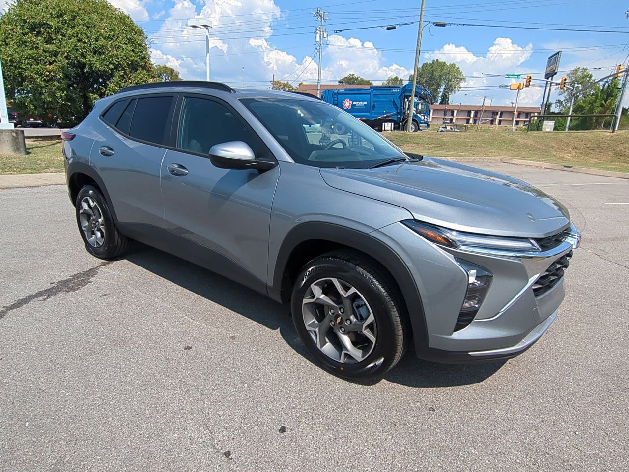 2026 Chevrolet Trax LT photo 2