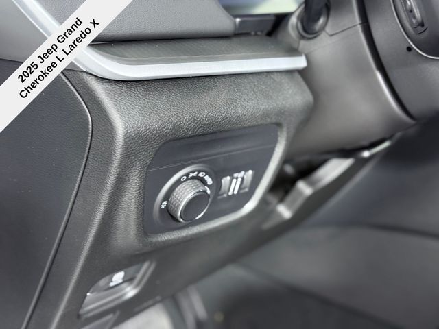2025 Jeep Grand Cherokee Laredo X photo 19