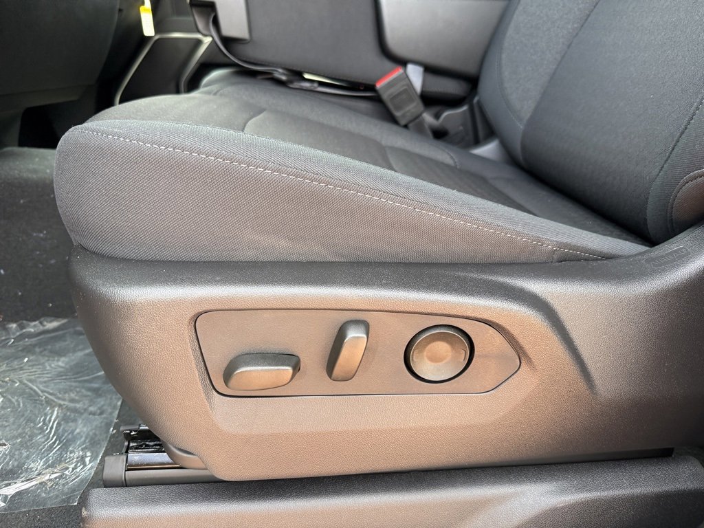 2025 Chevrolet Silverado 1500 LT photo 13