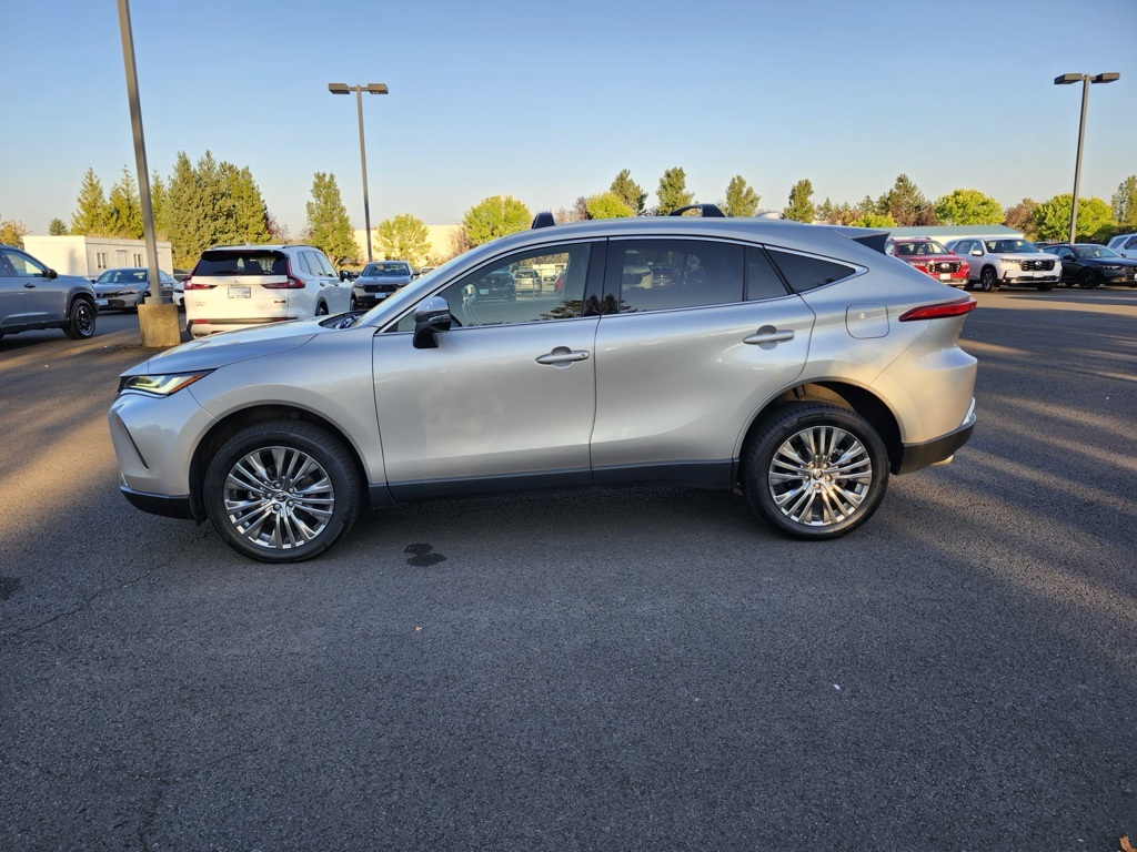 2022 Toyota Venza XLE photo 4