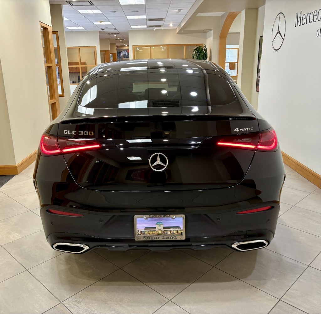 2026 Mercedes Benz GLC 300 4MATIC photo 4