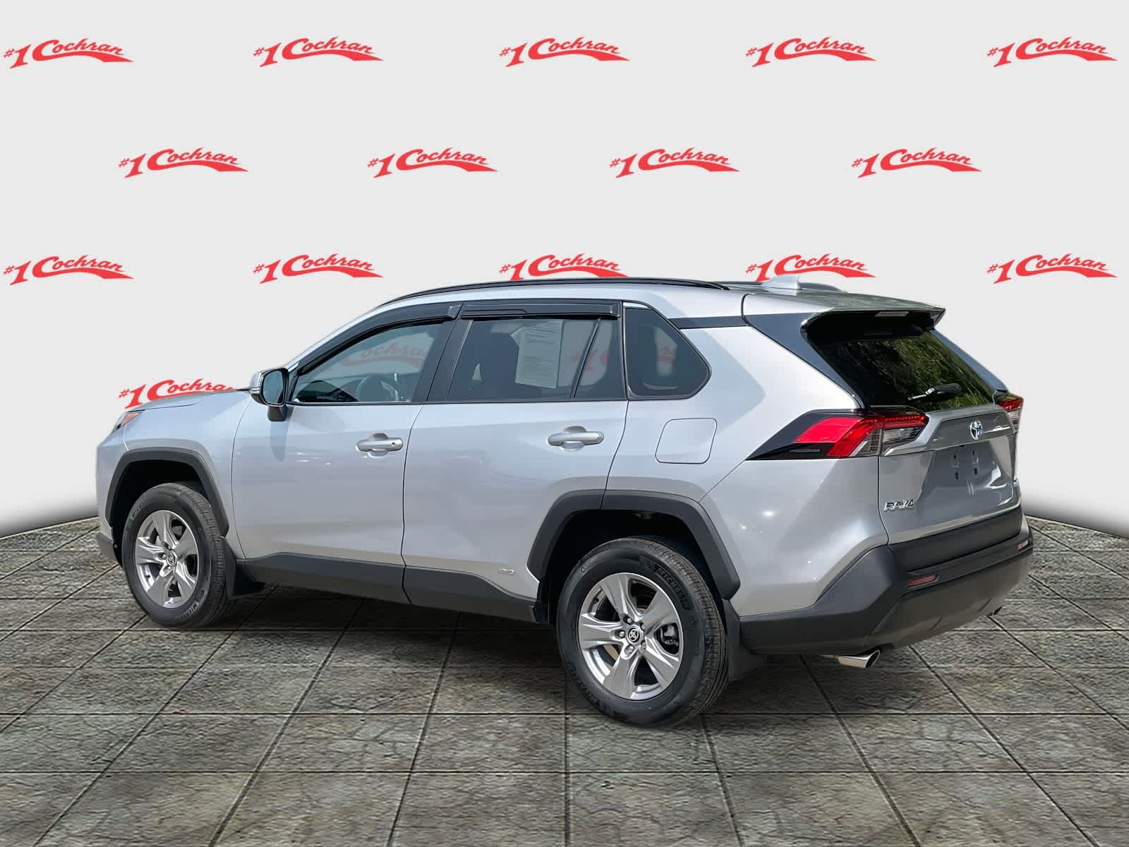 2024 Toyota RAV4 Hybrid XLE photo 4