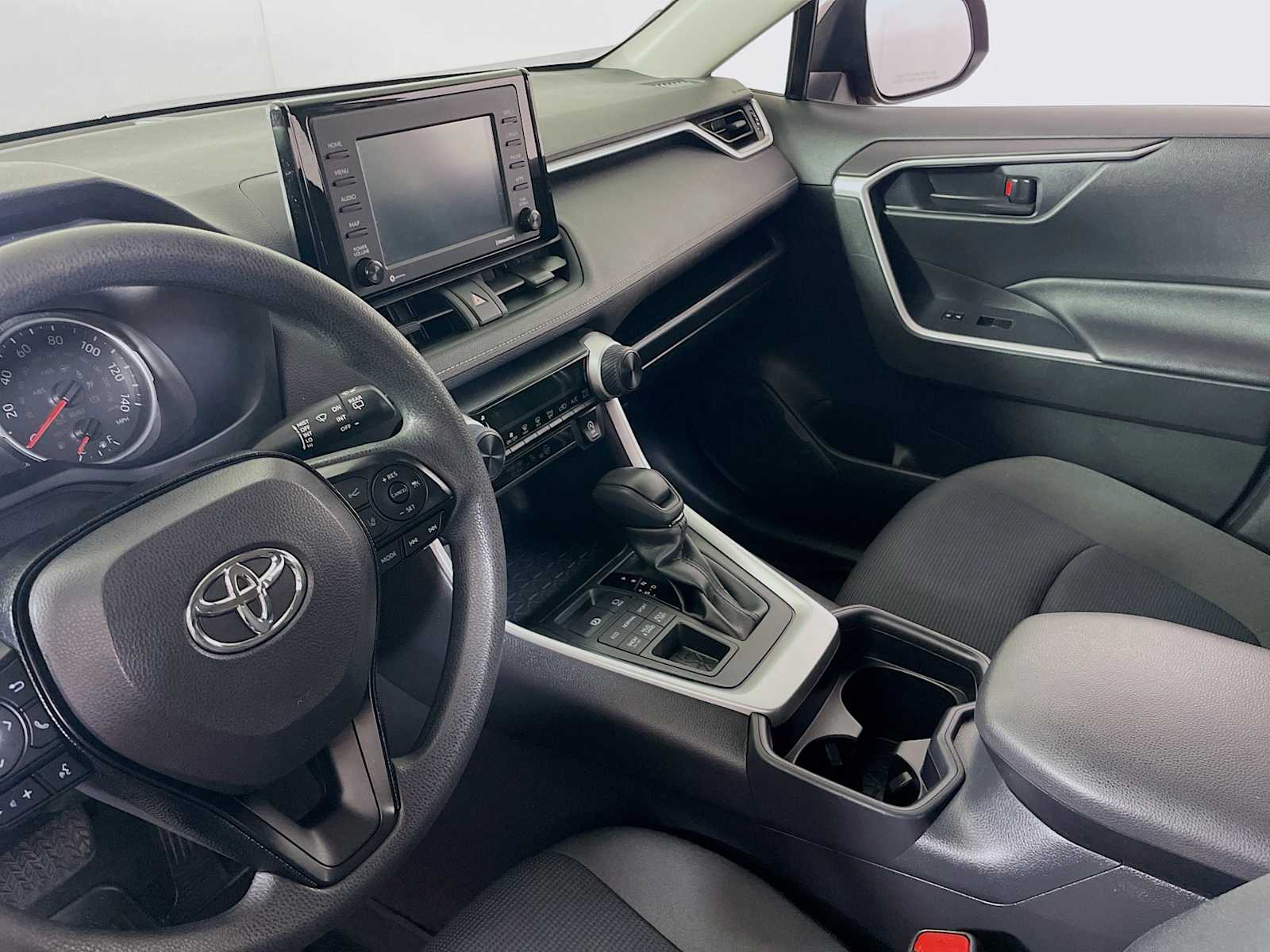 2021 Toyota RAV4 LE photo 18