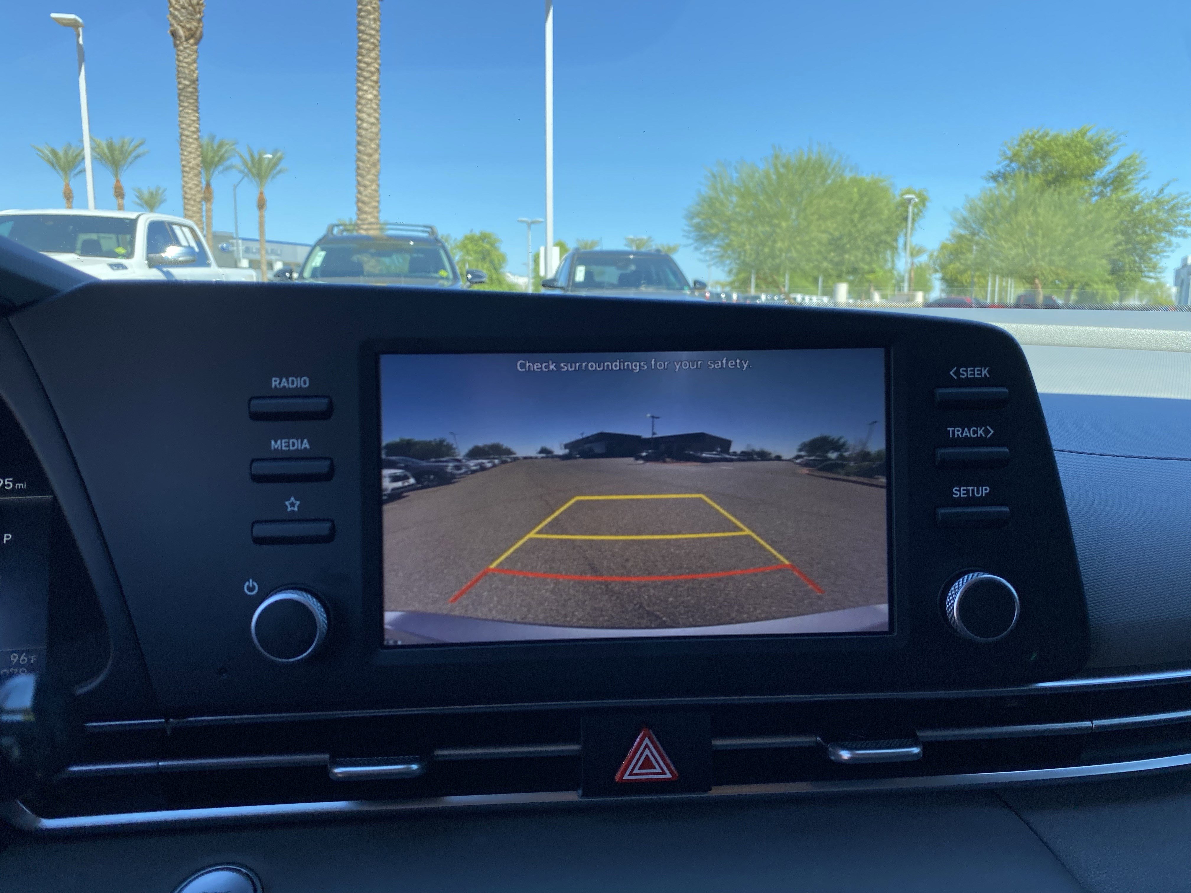 2023 Hyundai Elantra SEL photo 3