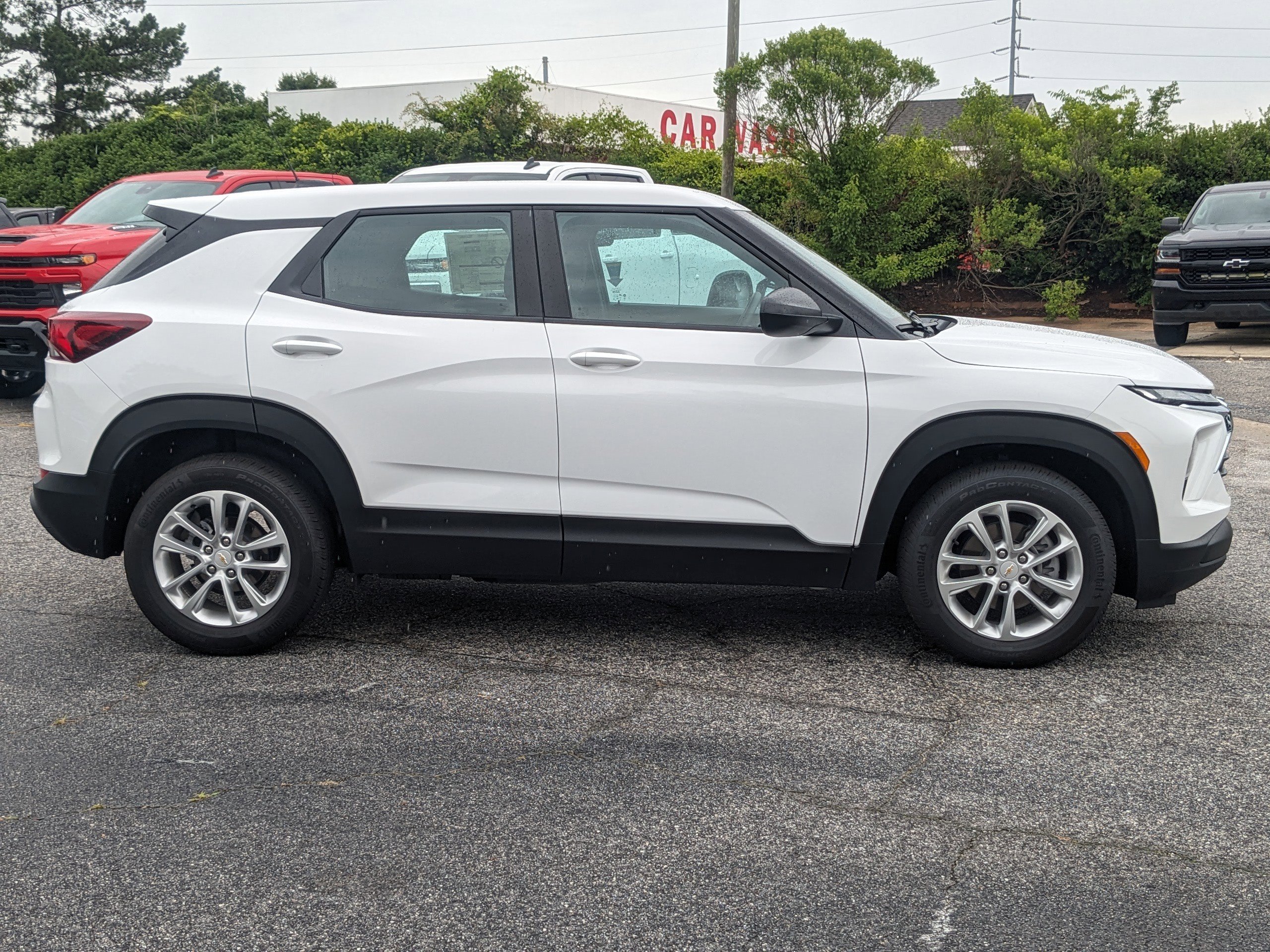 2025 Chevrolet Trailblazer LS photo 3
