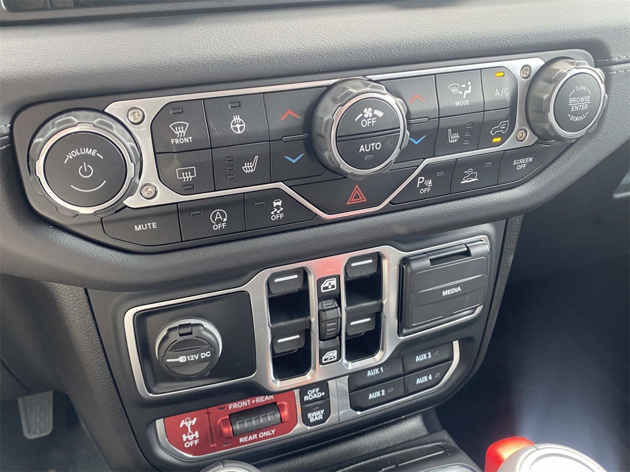2025 Jeep Wrangler Rubicon photo 19