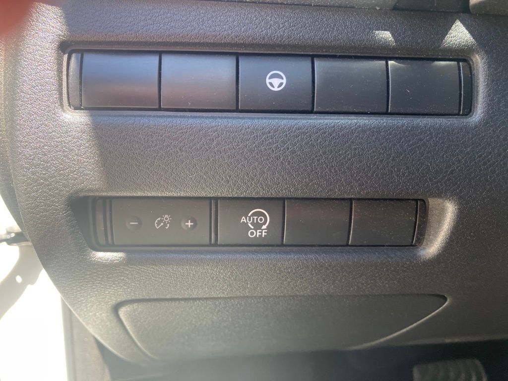 2023 Nissan Rogue SV photo 7