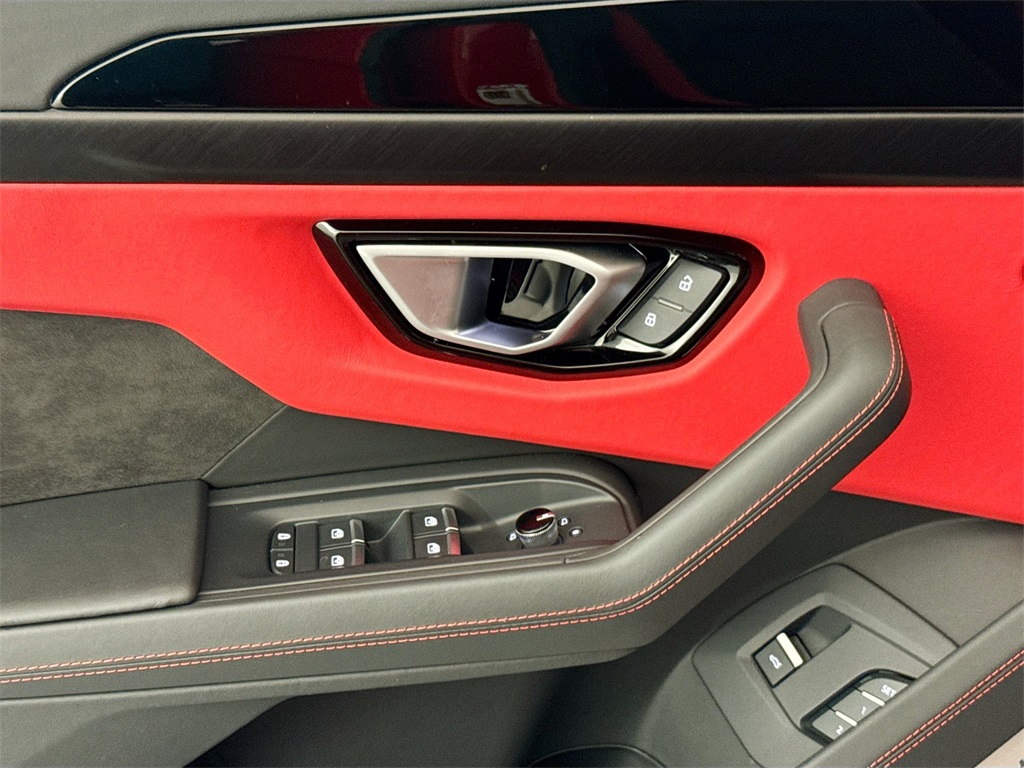 2024 Lamborghini Urus S photo 18