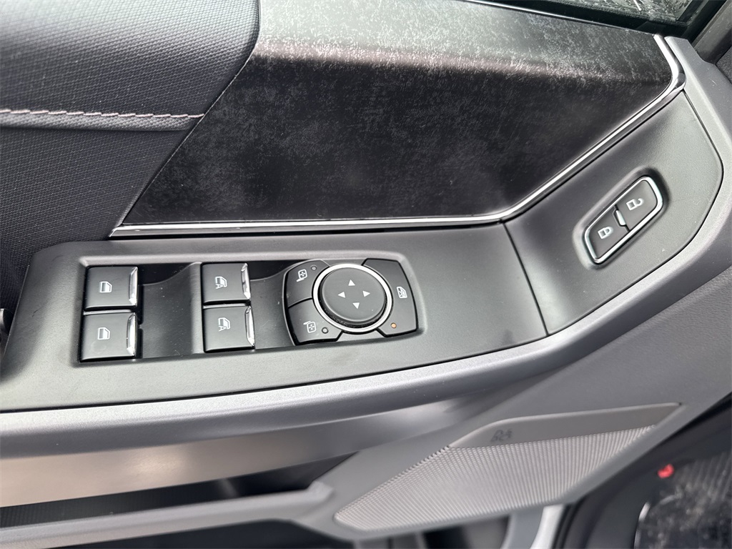 2025 Ford F-150 Lightning photo 17