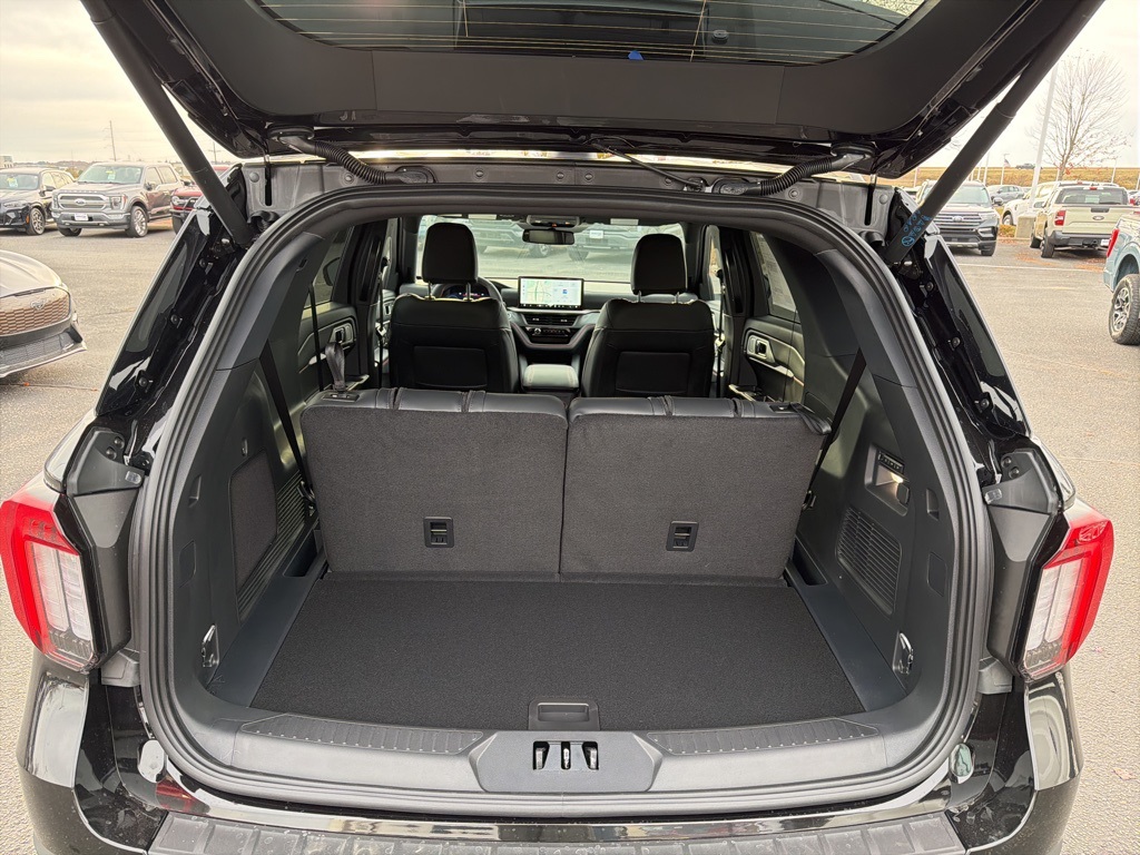 2026 Ford Explorer ST photo 4