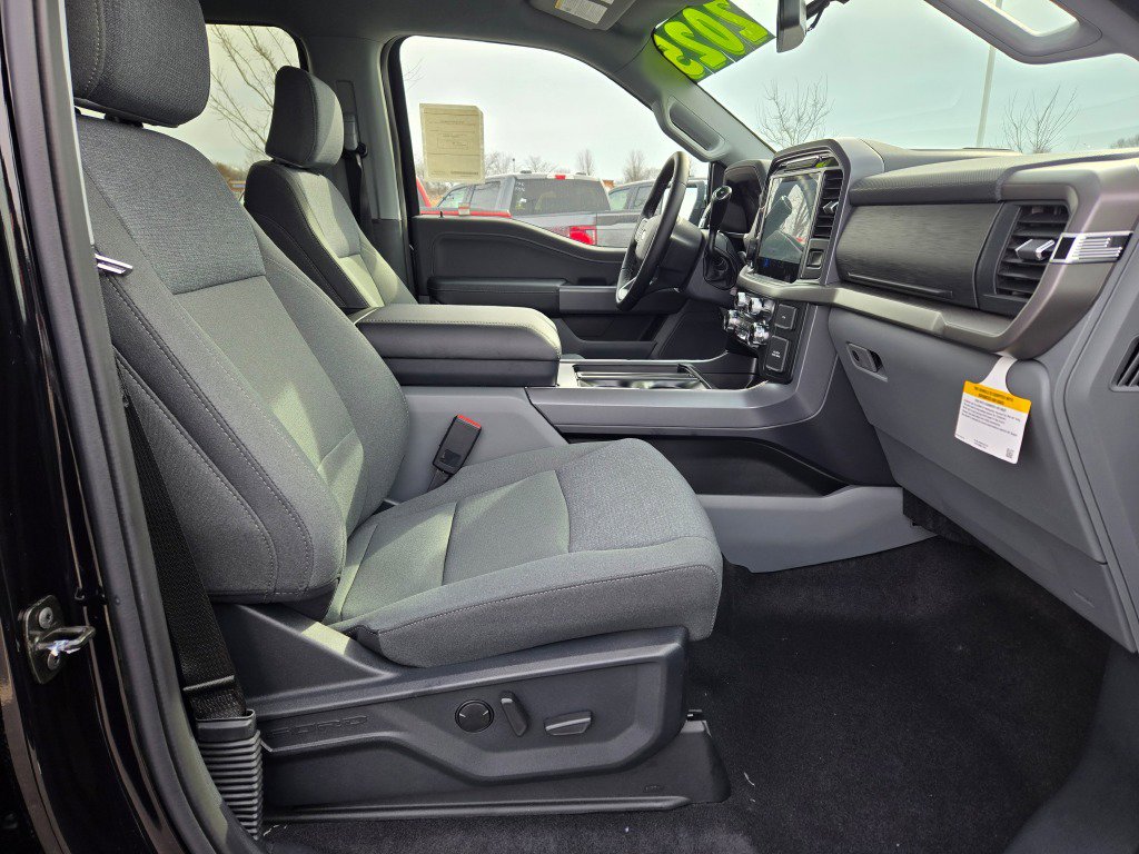 2025 Ford F-150 XLT photo 5