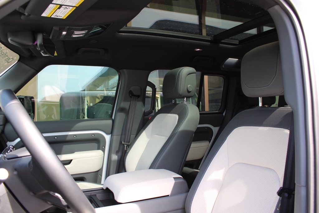 2023 Land Rover Defender 110 X-Dynamic SE photo 5