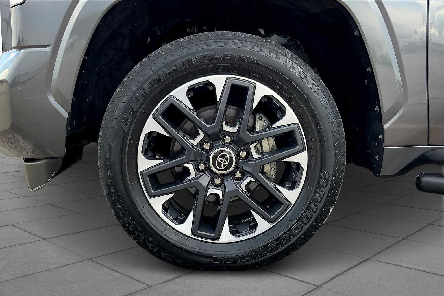 2022 Toyota Tundra Limited photo 9