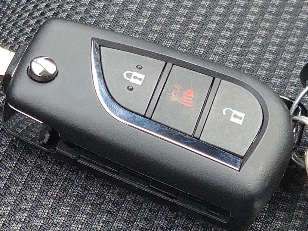 2024 Toyota RAV4 Hybrid LE photo 30