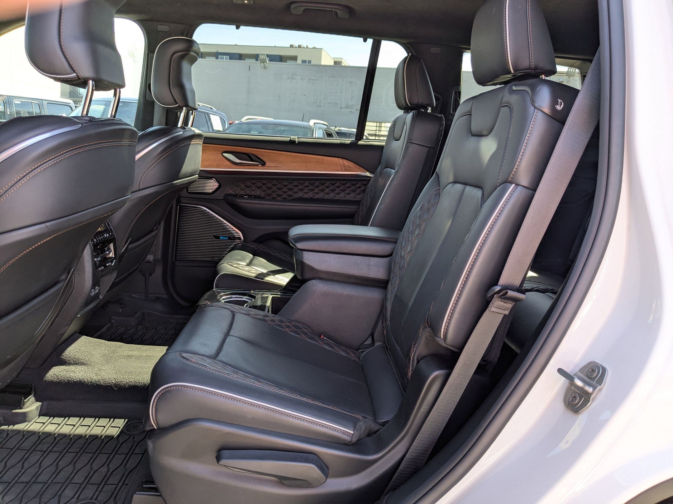 2023 Jeep Grand Cherokee L Summit Reserve photo 25