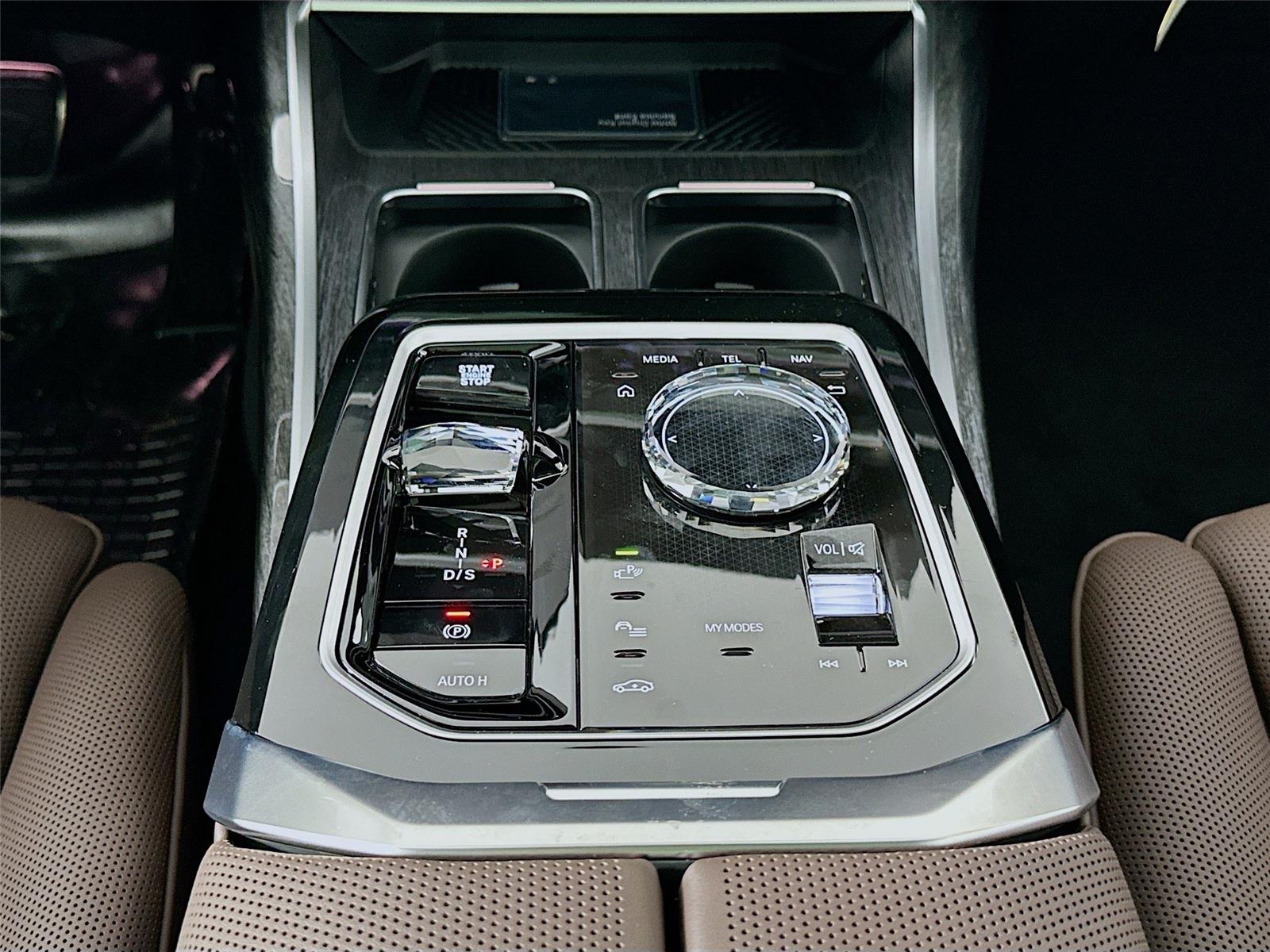 2026 Bmw 750e photo 15