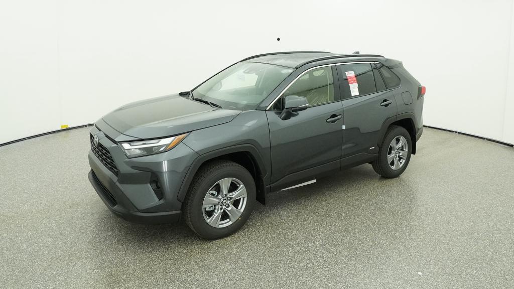 2025 Toyota RAV4 XLE's photo