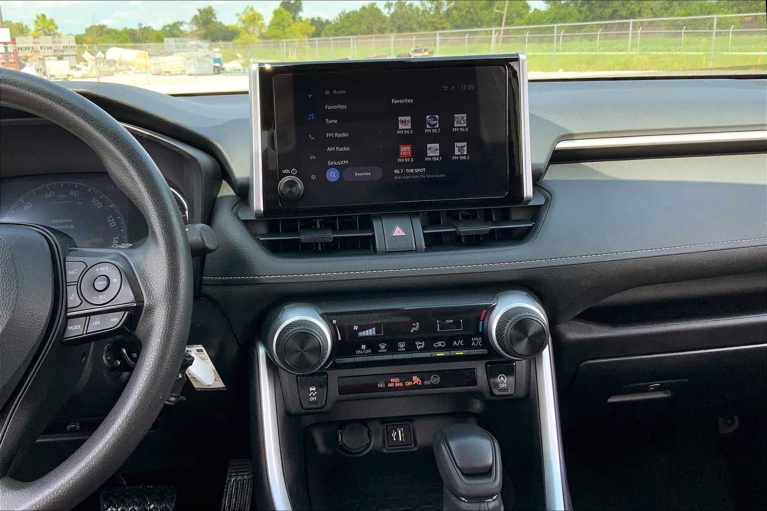 2024 Toyota RAV4 LE photo 4
