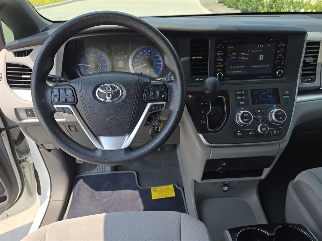2020 Toyota Sienna LE photo 13