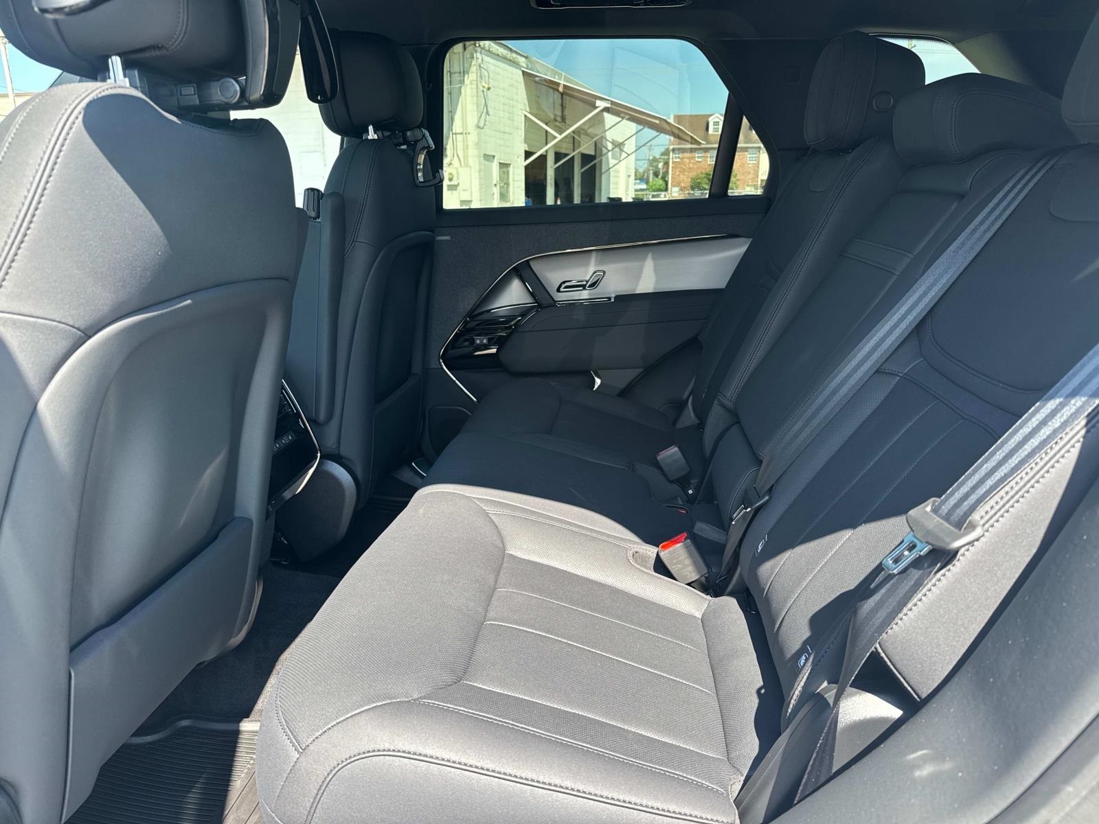 2025 Land Rover Range Rover Sport SE photo 8