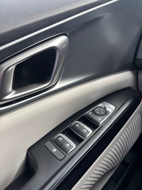 2023 Kia Carnival LX photo 17