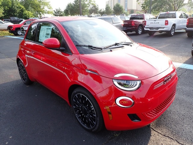 2024 Fiat 500e photo 7