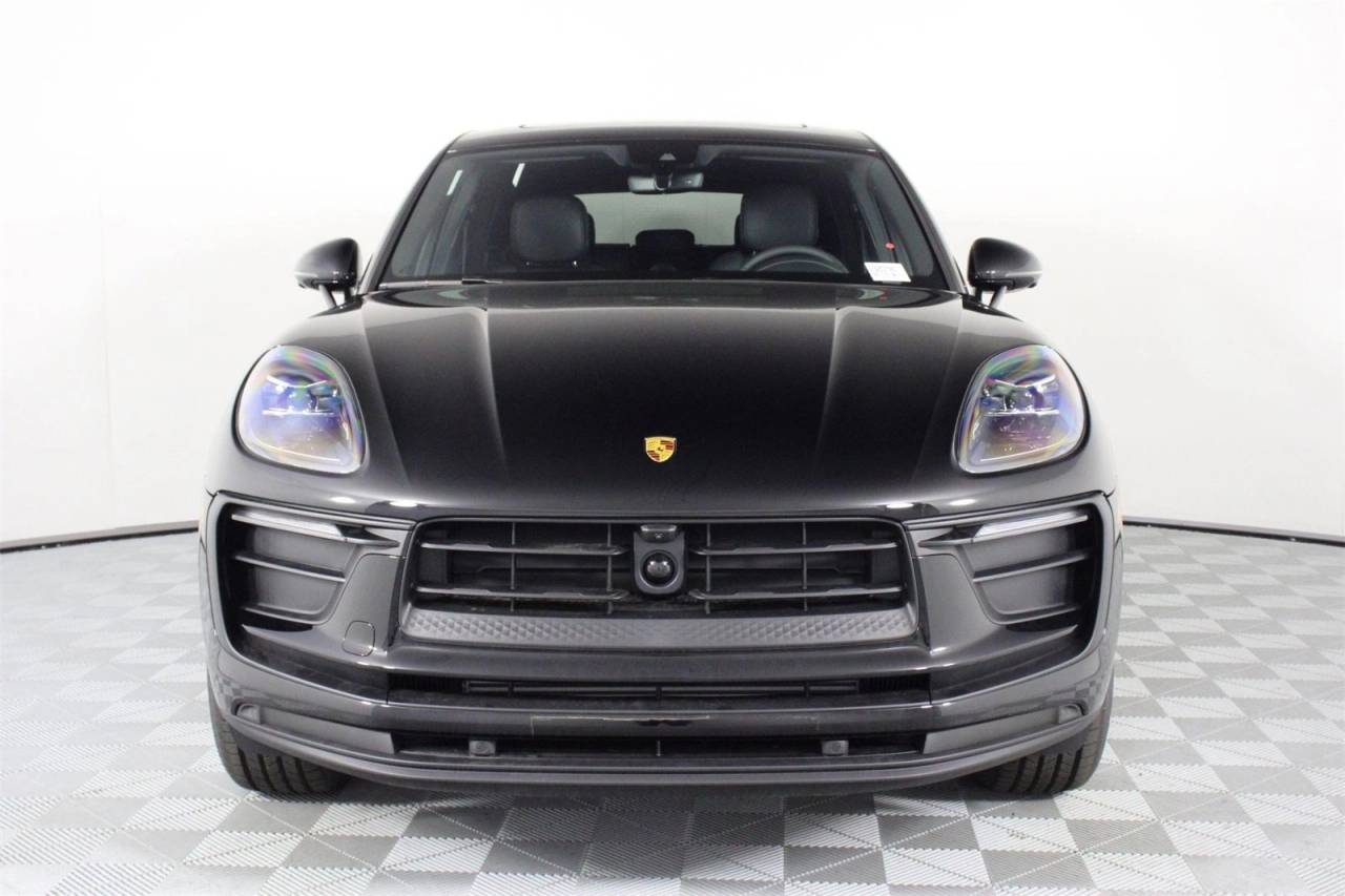 2025 Porsche Macan T photo 10