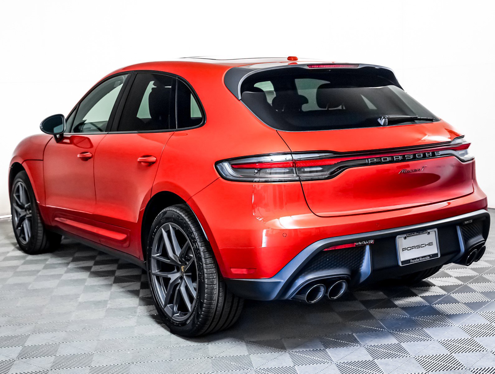 2025 Porsche Macan T photo 3