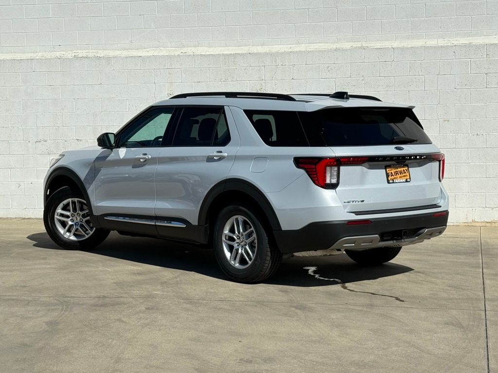 2025 Ford Explorer photo 4