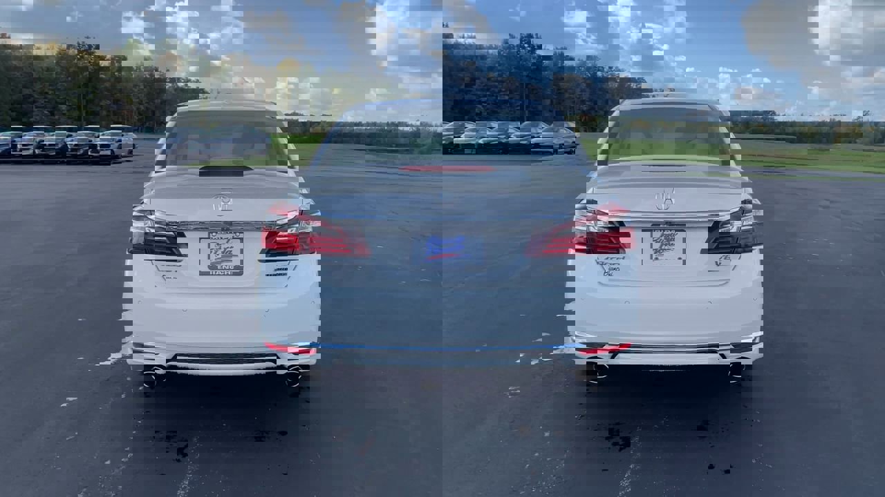 2017 Honda Accord Touring photo 7