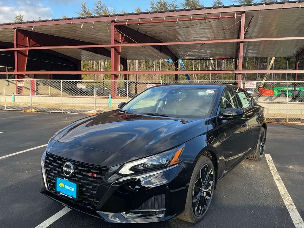 2025 Nissan Altima 2.5 SR photo 2