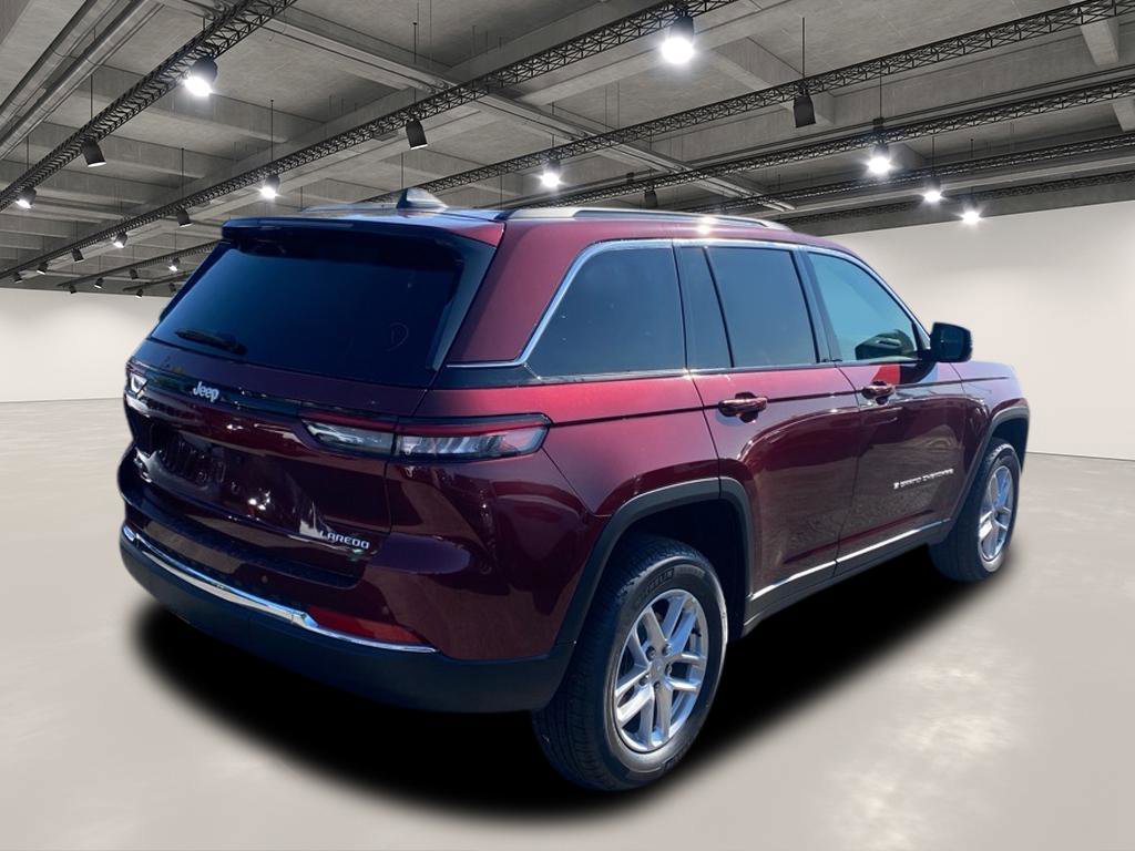 2025 Jeep Grand Cherokee Laredo X photo 4