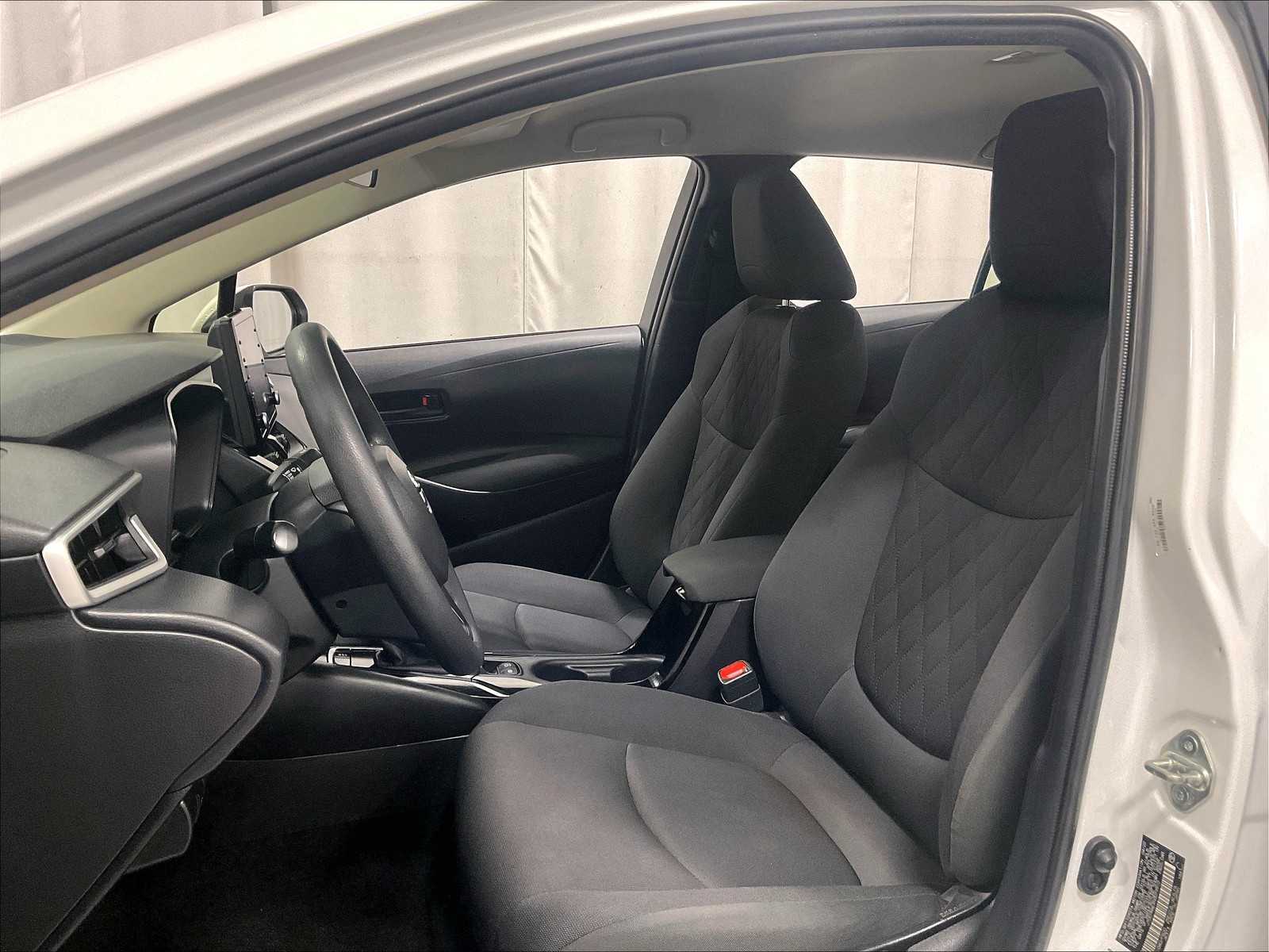 2022 Toyota Corolla LE photo 9