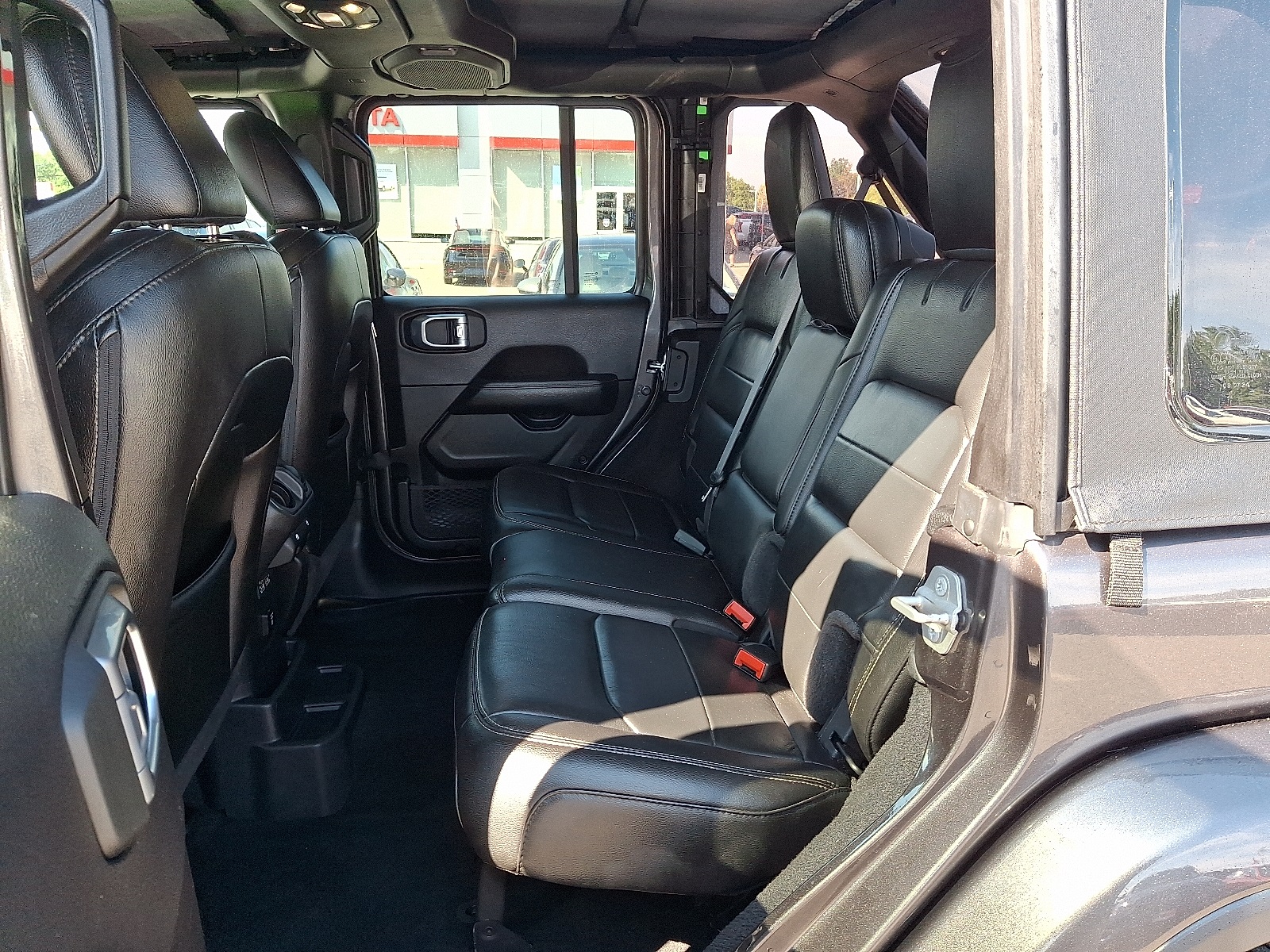 2022 Jeep Wrangler Unlimited Sahara photo 10