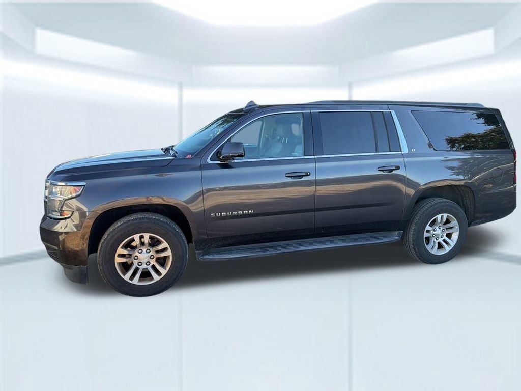 2018 Chevrolet Suburban LT photo 4