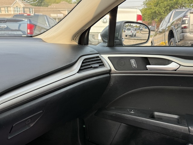 2018 Ford Fusion SE photo 21